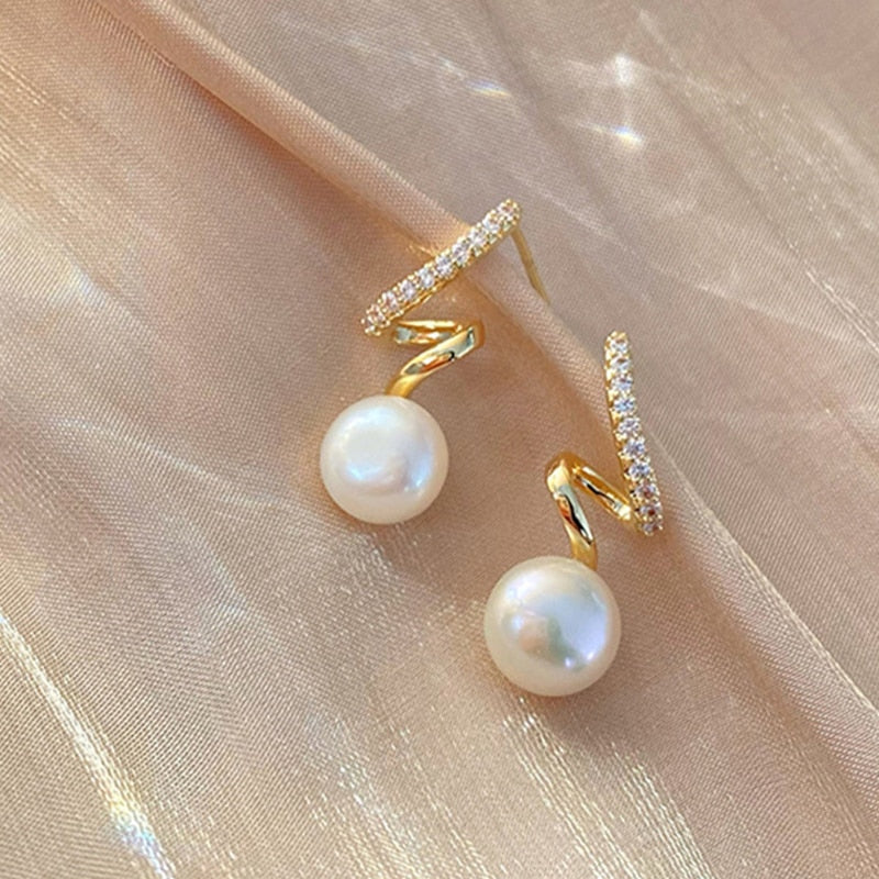 Heart-Shaped Back Hanging Pearl Earrings